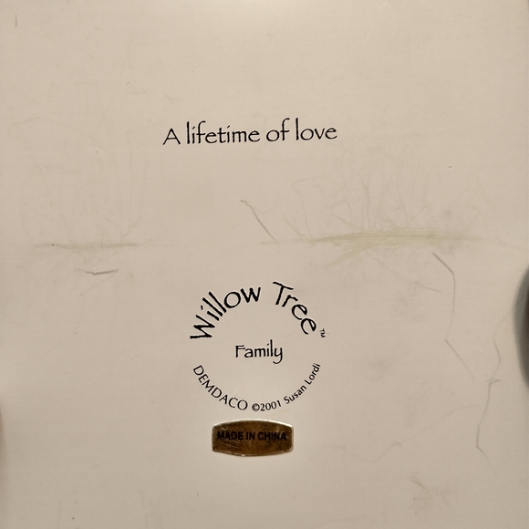 Willow Tree A lifetime of Love family - Picture 4 of 7